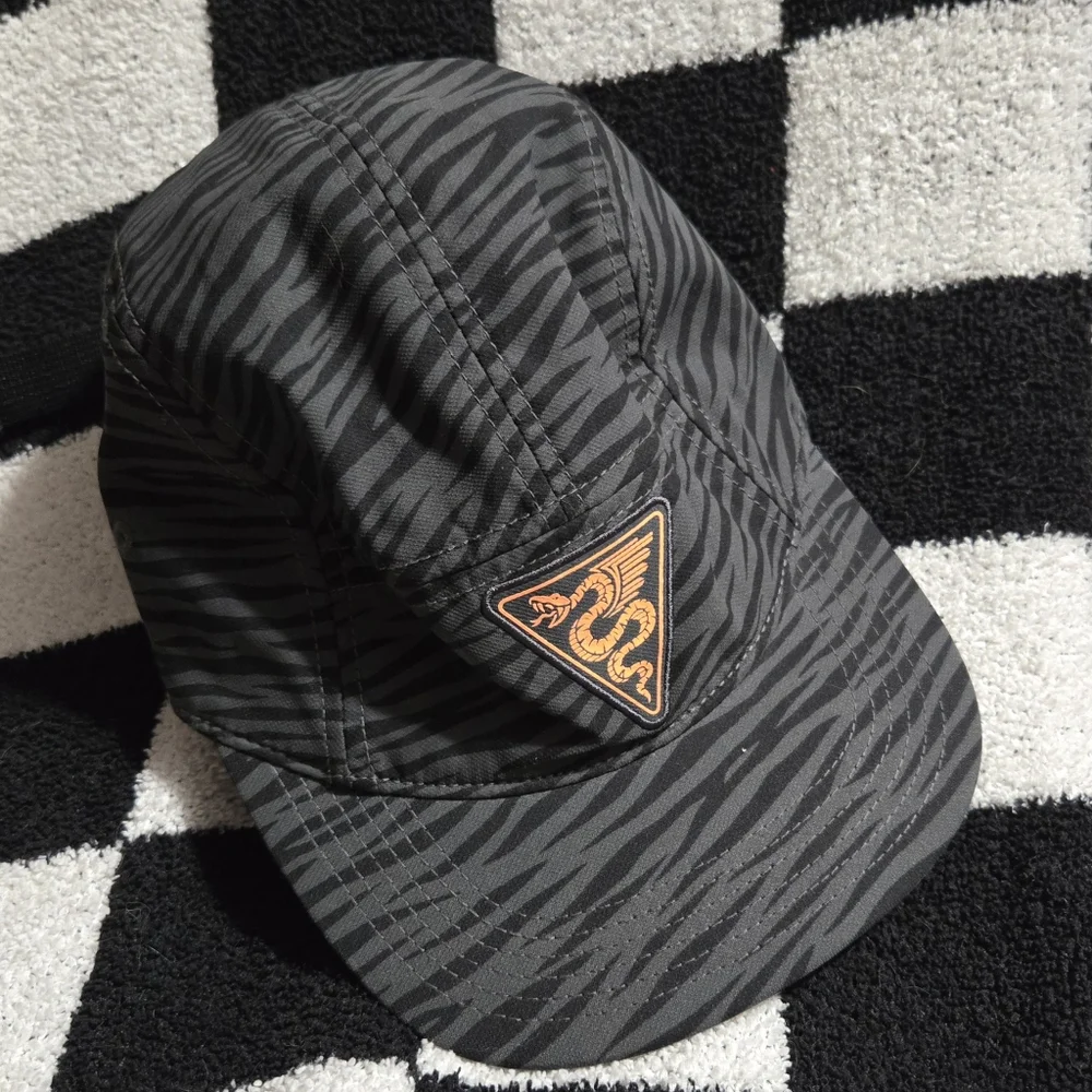 Nike AW84 Kobe Bryant Black Mamba 5 Panel Zebra Stripe Hat Cap - Picture 1 of 4